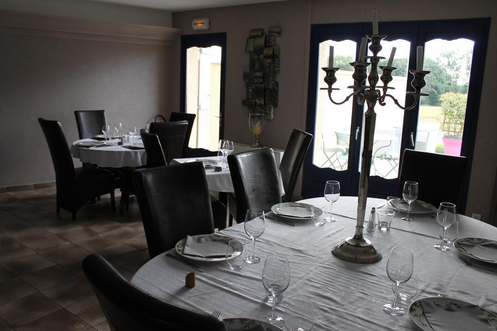 Auberge De Villequier Villequier-Aumont Bagian luar foto