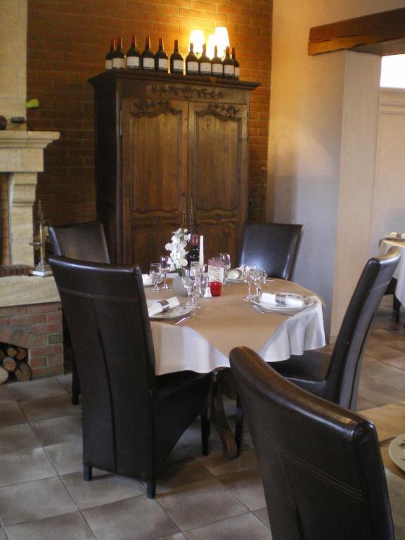 Auberge De Villequier Villequier-Aumont Bagian luar foto
