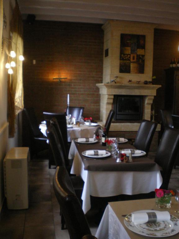 Auberge De Villequier Villequier-Aumont Bagian luar foto